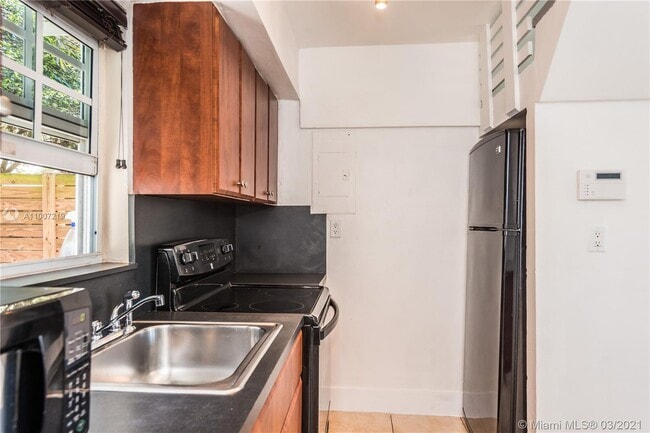 Foto del edificio - 932 SW 6th St