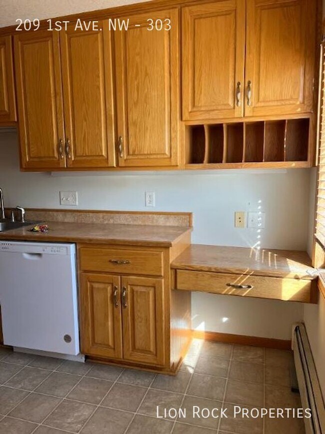 Building Photo - Spacious 2-Bedroom Haven in Osseo for $1,2...