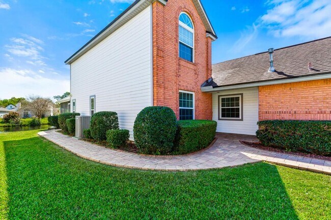 Building Photo - Charming Waterfront Home in Southside