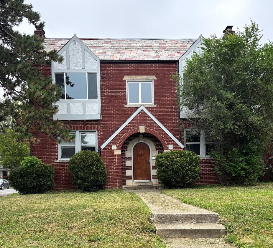 Primary Photo - 1444 Forest St