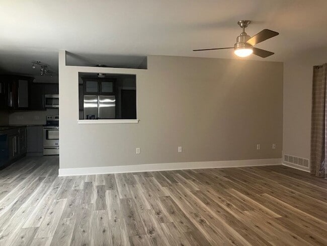 Building Photo - Behrell Condo