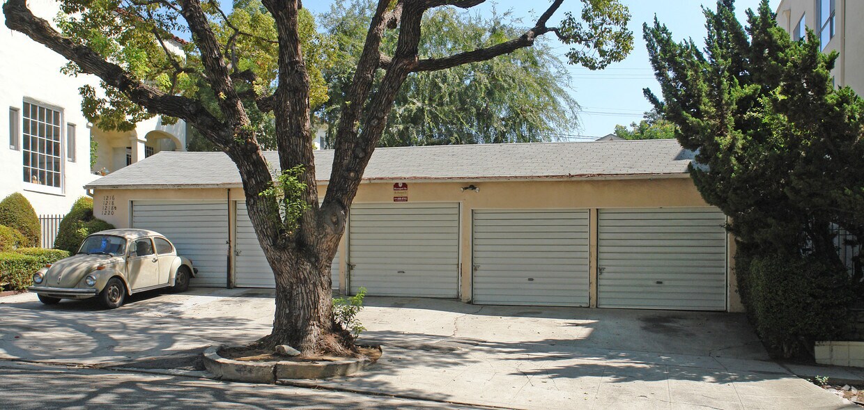 Building Photo - 1216 N Flores St
