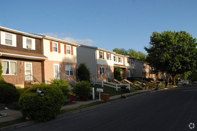 Building Photo - South Mountain Terrace