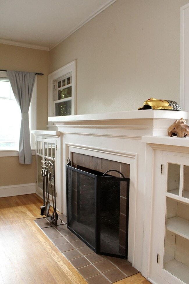 Building Photo - Charming Mount Tabor 2 Bedroom Craftsman B...