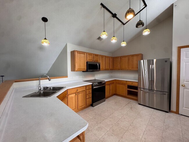 Foto del edificio - ***RENT SPECIAL!!!*** Luxurious 3 Bedroom, 2 Bathroom GORGEOUS townhome!