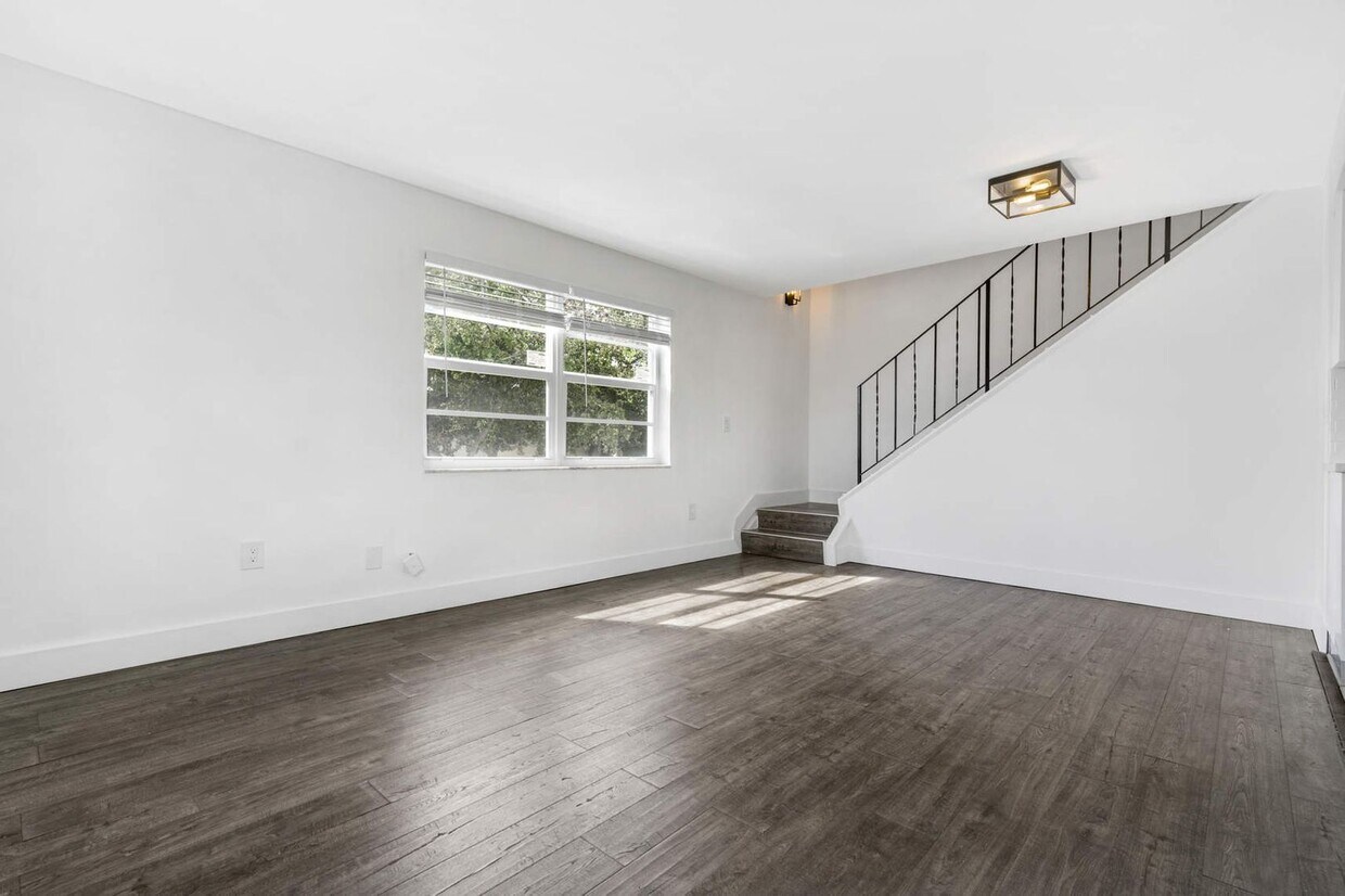 Foto principal - Be the first to live in this newly renovat...