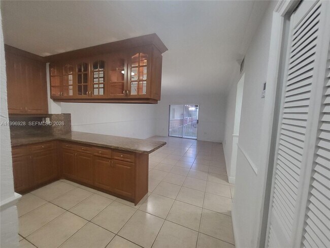 Foto del edificio - 1275 W 35th St