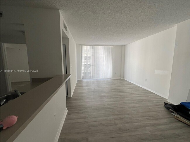 Foto del edificio - 5099 NW 7th St
