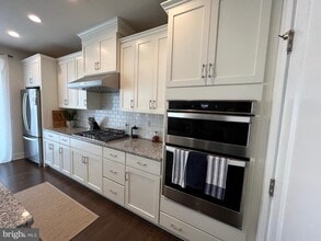 Building Photo - 405 Redbud Ln