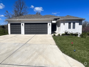Building Photo - 1518 SW Heartwood Dr