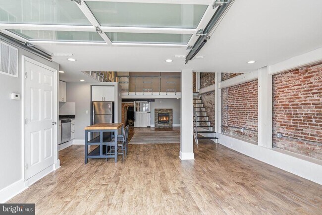 Foto del edificio - 310 N Water St