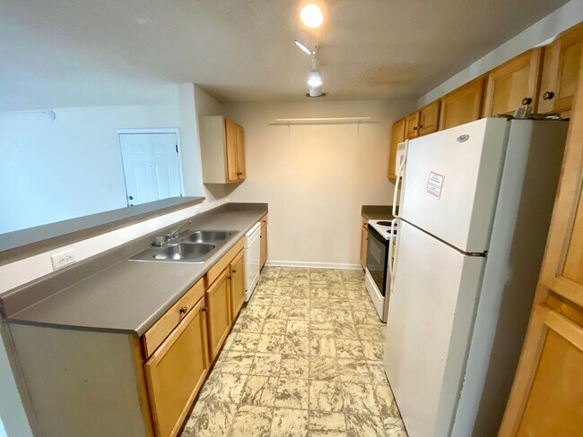 Building Photo - 1301 Harts Ridge Dr