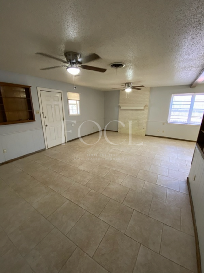 Building Photo - 4 bedroom, 2 bath, Covered Parking - $1,49...