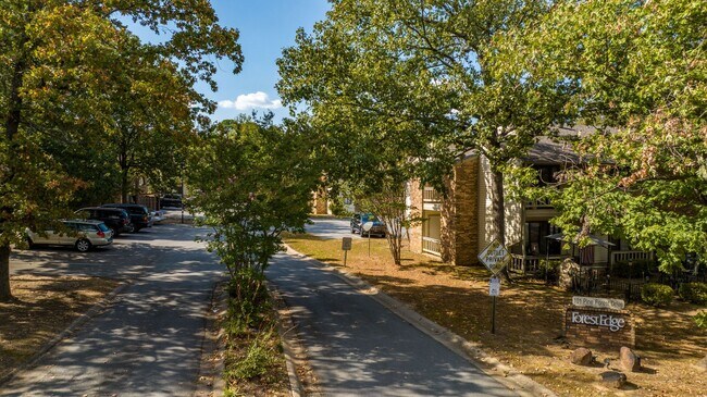 Foto del edificio - Fully Remodeled 2 Bed / 2 Bath Lower-Level Condo with Balcony