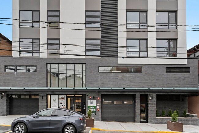 Foto del edificio - 60-64 68th St