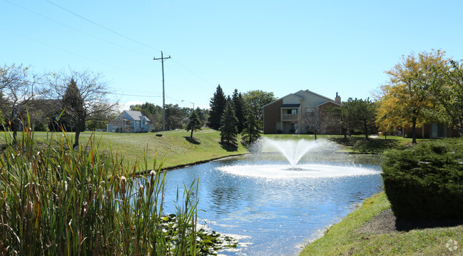 Estanque - Indian Creek Apartments