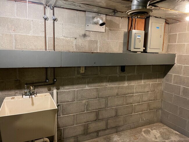 Conexión de lavandería - 1712 Commerce St