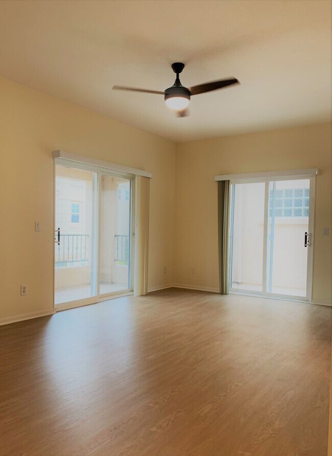 Foto del edificio - 2 Bed/2.5 Bath Beach Townhome - Just 2 blo...