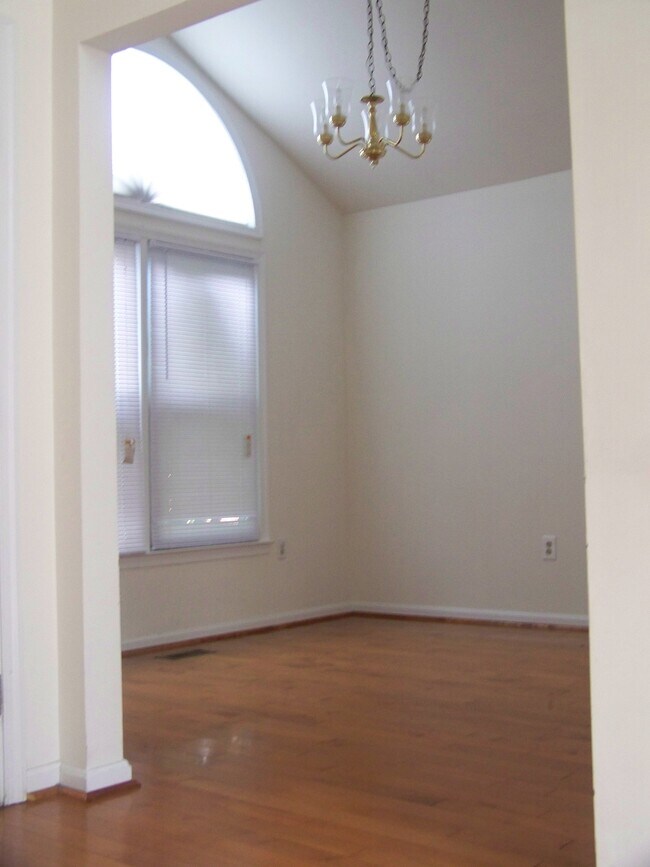 Foto del edificio - 14208 Greenview Dr