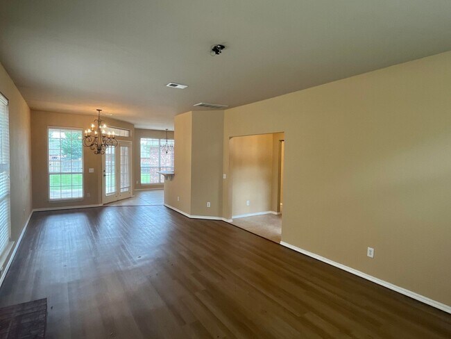 Foto del edificio - Gorgeous 3 Bed 2 Bath In Edmond