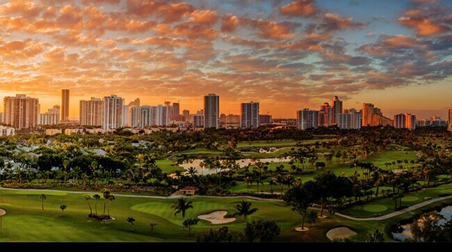 Foto del edificio - 3701 N Country Club Dr