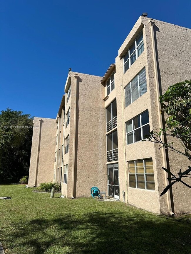 Building Photo - 9410 Live Oak Pl