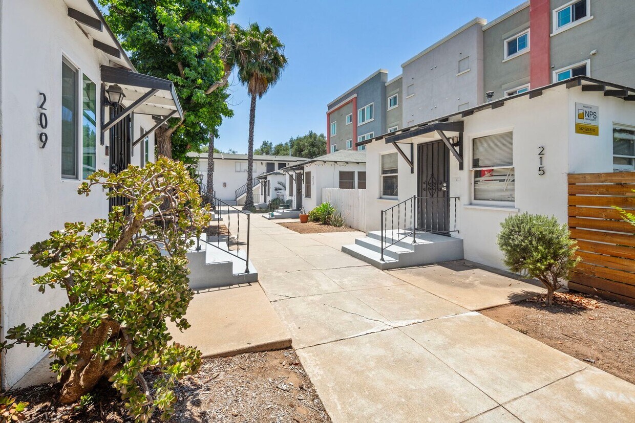 Foto principal - 203 W 3rd Ave