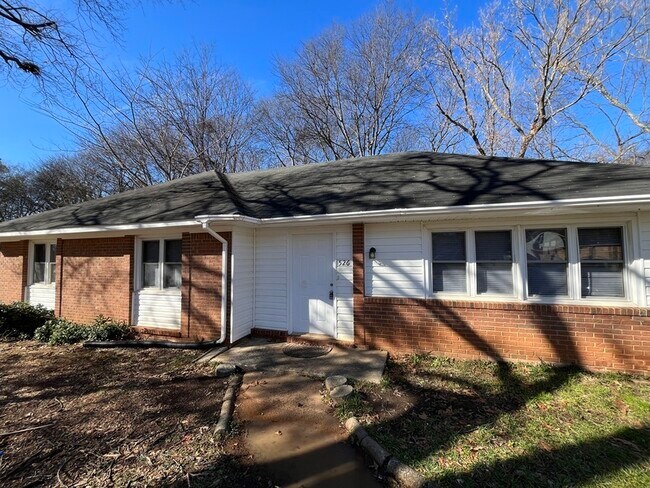 Photo - 526 Huntsmoor Dr House