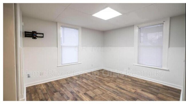 Foto del edificio - 219 E Burgess St