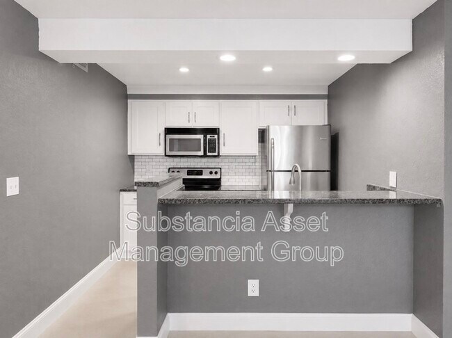 Building Photo - 915 NW 7th St