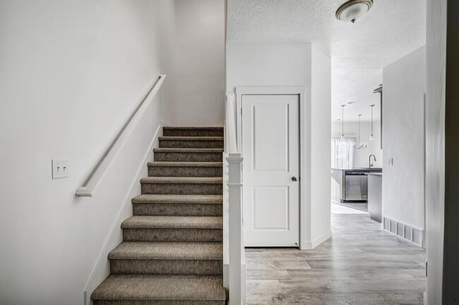 Foto del edificio - 803 N Hilltop Dr