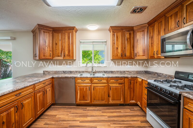 Primary Photo - 2850 Indian Hills Dr