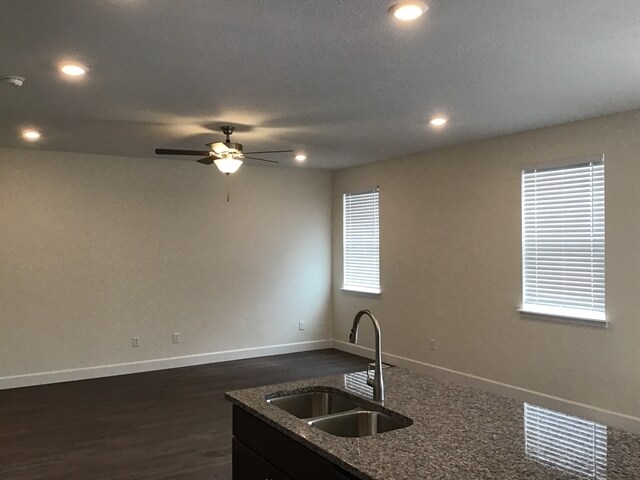 Foto del edificio - 2337 Surry Way