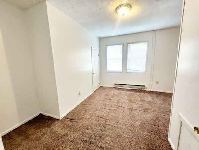 Foto del edificio - 348 Wilson Ave