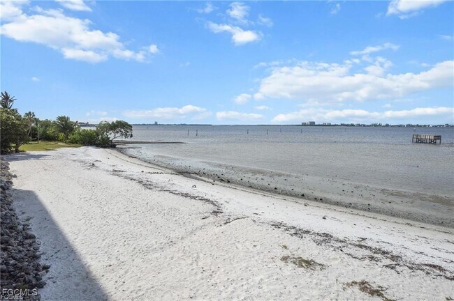 Foto del edificio - 11650 Pointe Cir