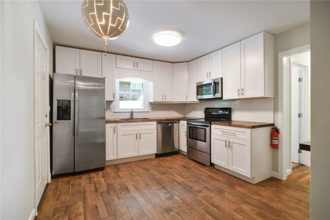 Building Photo - 2897 White Oak Dr