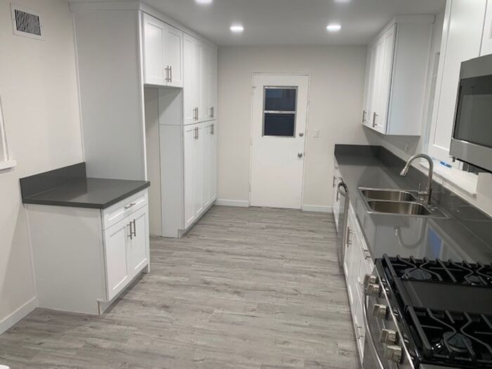 Foto principal - FANTASTIC 4BD 2BA HOUSE FOR LEASE ON CUL D...
