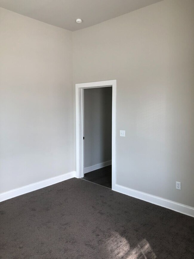 Building Photo - 132 S Beaver St