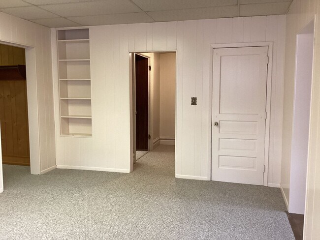 Building Photo - 219 W Main St