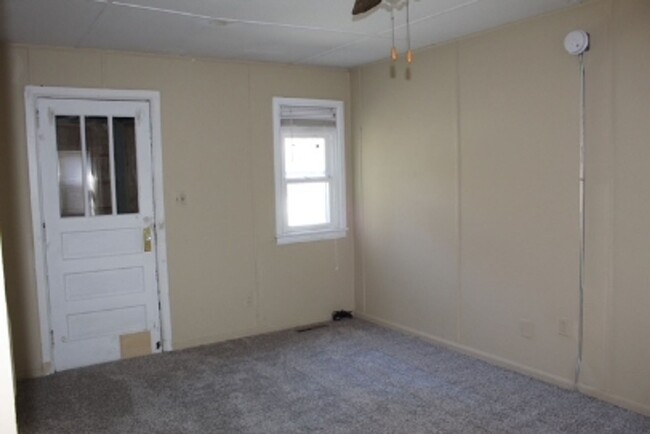 Building Photo - 904 S Webber St