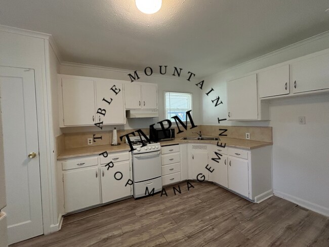 Foto del edificio - 150 Mono Ave