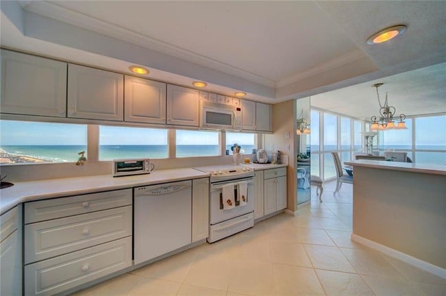 Building Photo - 10410 S Ocean Dr
