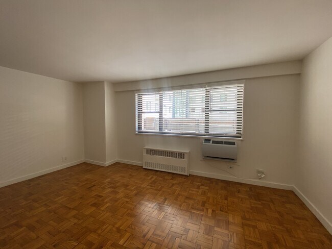 Foto del edificio - 114 E 16th St