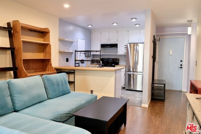 Building Photo - 5840 Benner St