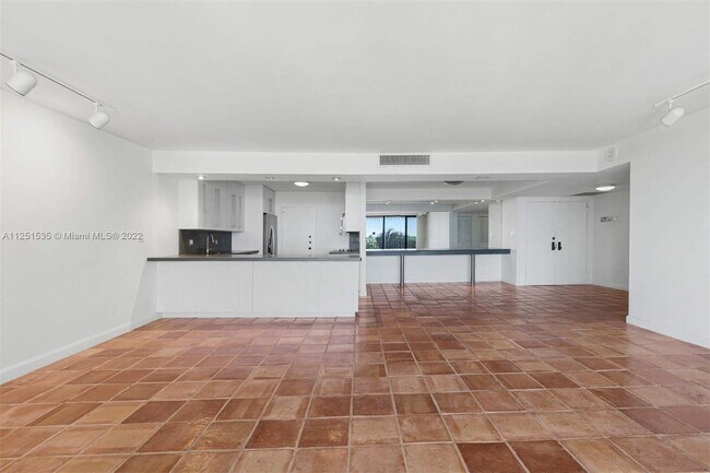 Building Photo - 1 Grove Isle Dr
