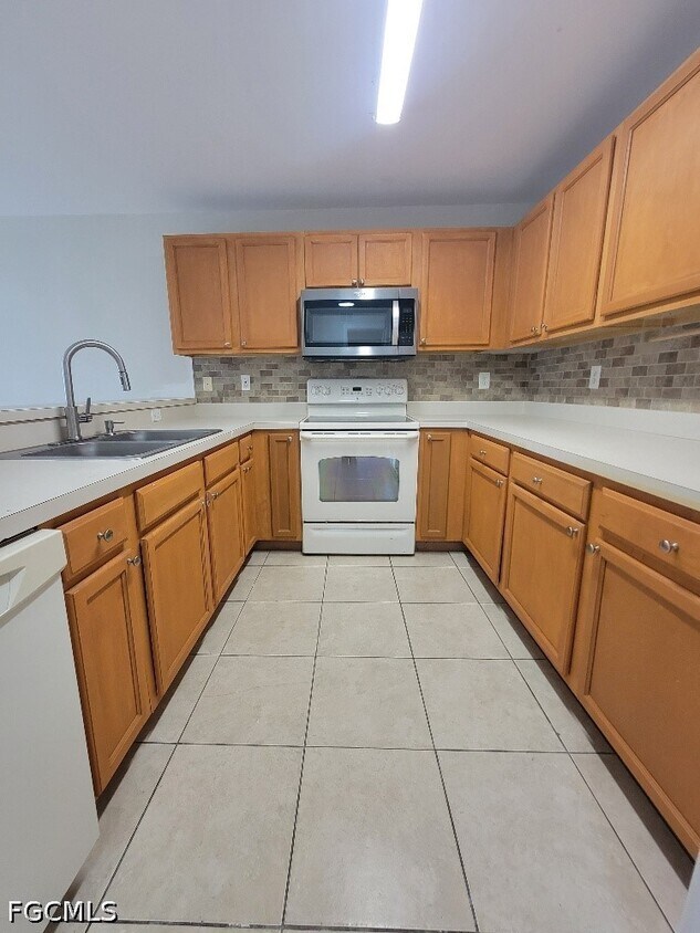 Foto del edificio - 306 Leeland Heights Blvd E