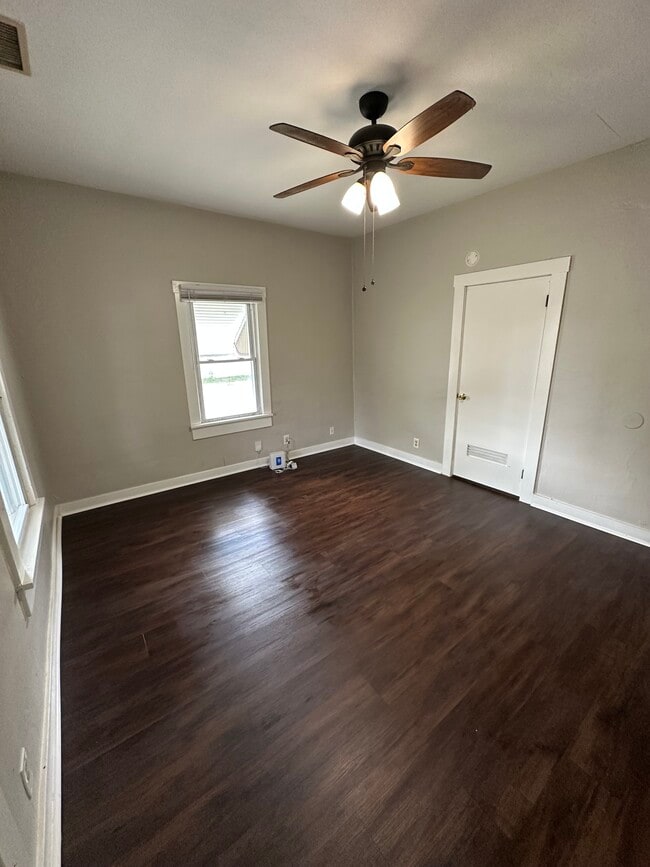 Building Photo - 841 Beecher St