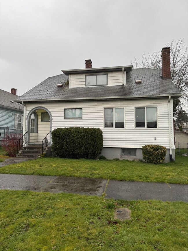 Building Photo - Newly Updated Spacious 4 Bedroom Tacoma Home