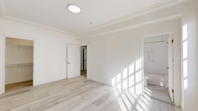 Foto del edificio - 555 Buena Vista Ave W