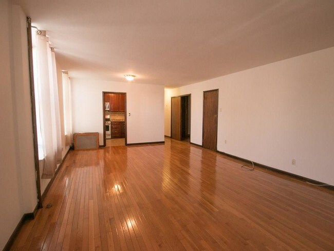 Building Photo - 3 bedroom in Brooklyn NY 11219